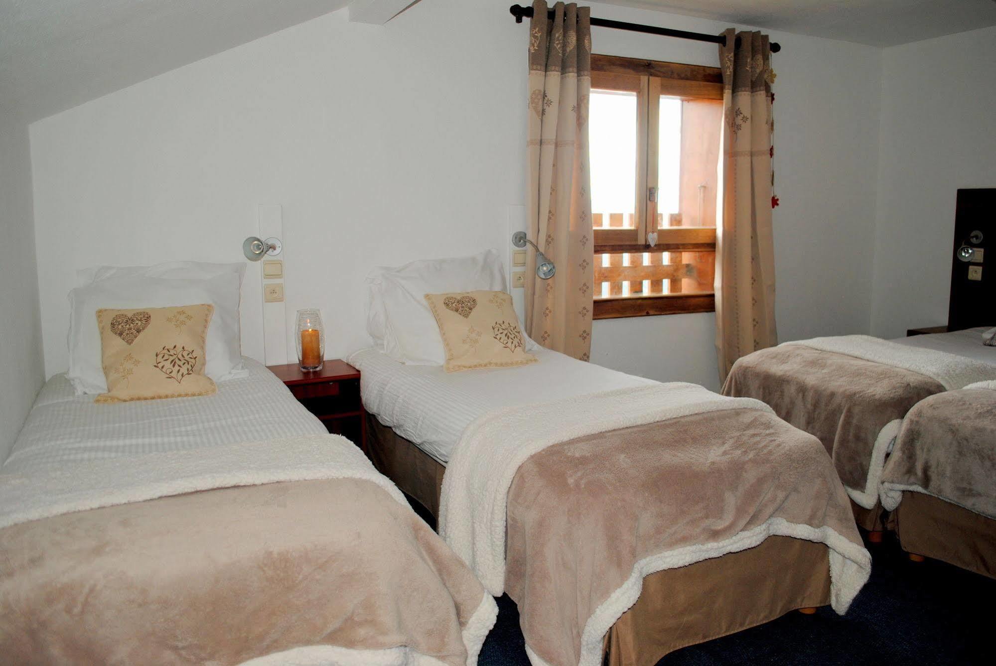 L'Escale Hotel Chatel Bagian luar foto