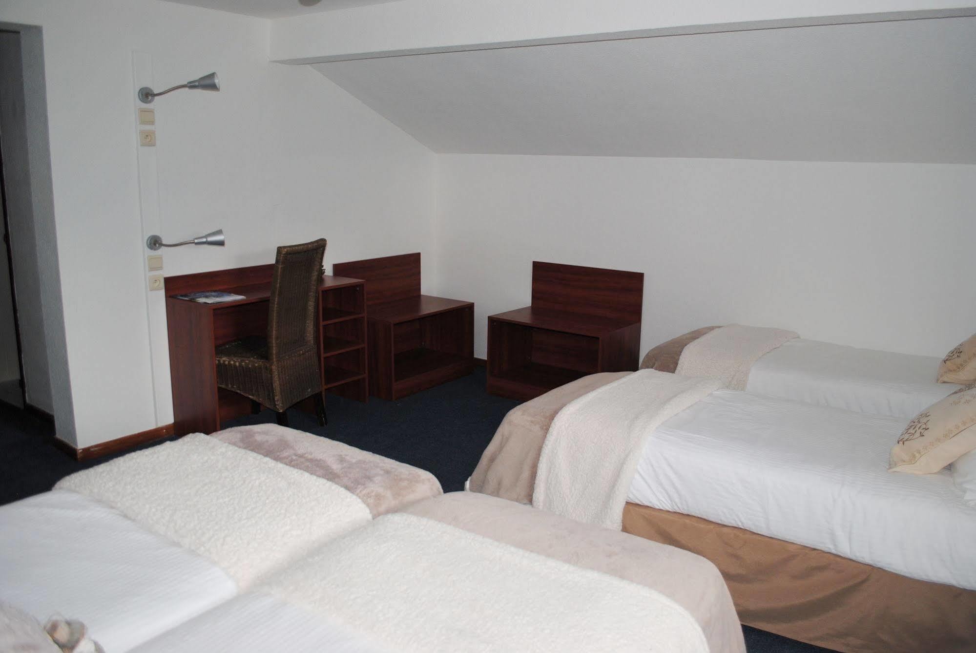 L'Escale Hotel Chatel Bagian luar foto