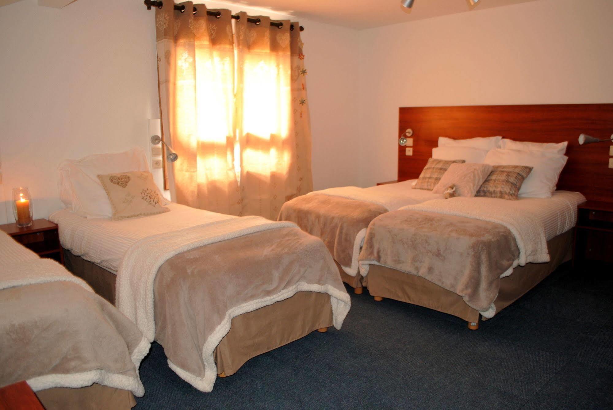 L'Escale Hotel Chatel Bagian luar foto